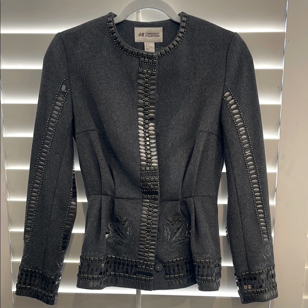H&M Gray Structured Wool Blazer with Modern swedish folklore Design